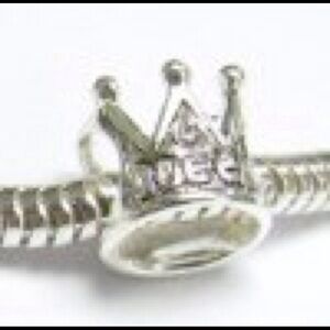 “Queen” charm